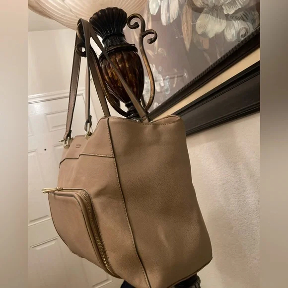 Tutilo please check all picture of condition - Picture 9 of 17